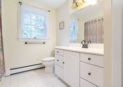 Bath - 10 Durham Rd, Freeport, ME 04032 photo 5 of 7