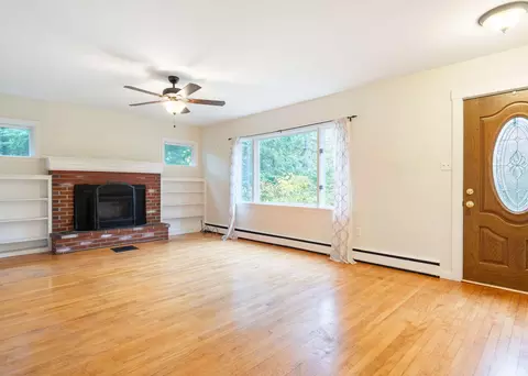 Living - 10 Durham Rd, Freeport, ME 04032 photo 4 of 7