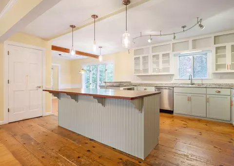 Kitchen - 10 Durham Rd, Freeport, ME 04032 photo 2 of 9