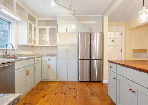 Kitchen - 10 Durham Rd, Freeport, ME 04032 photo 3 of 9