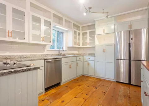 Kitchen - 10 Durham Rd, Freeport, ME 04032 photo 4 of 9