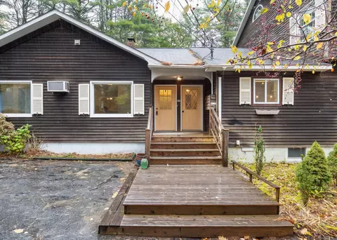 10 Durham Rd, Freeport, ME 04032