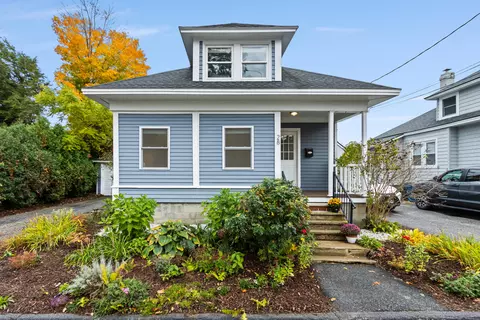28 Tremaine St, Portland, ME 04103