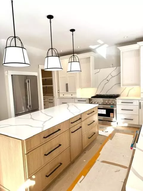 Kitchen - 10 Flintlock Dr, Windham, ME 04062 photo 3 of 5