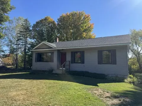 37 Gray Rd, Palmyra, ME 04965