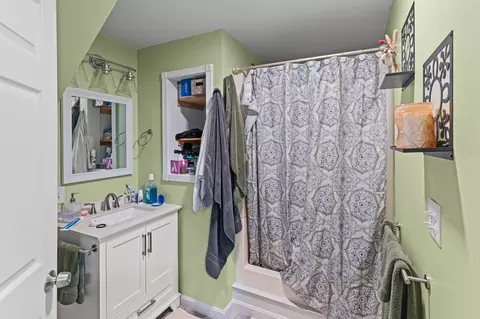 Bath - 7 Stephens Ave, Gray, ME 04039 photo 3 of 3