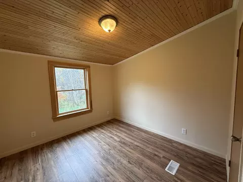 Bedroom - 10 Taryn Dr, Dresden, ME 04342 photo 2 of 3