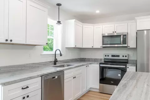 Kitchen - 14 Grandview Dr, Limerick, ME 04048 photo 4 of 5