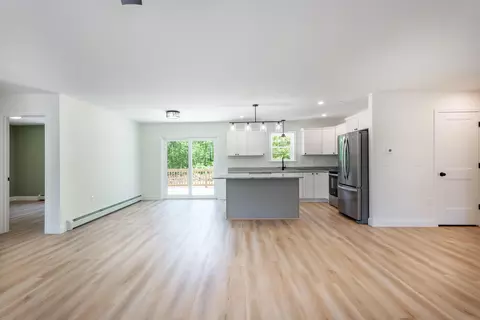 Living - 14 Grandview Dr, Limerick, ME 04048 photo 2 of 4
