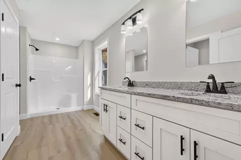 Bath - 197 Stanley Rd, Springvale, ME 04083 photo 1 of 3
