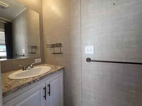 Bath - 1 Stackpole Dr, Old Orchard Beach, ME 04064 photo 1 of 3