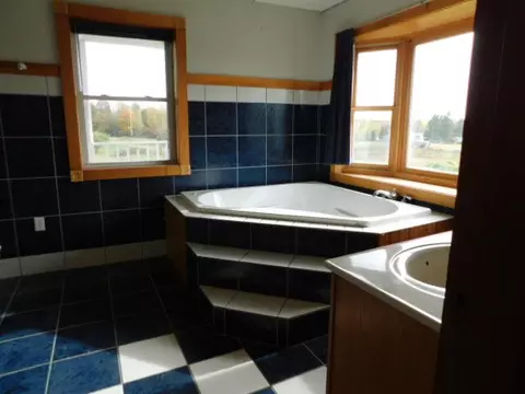 Bath - 111 W Corinth Rd, Corinth, ME 04427 photo 4 of 9