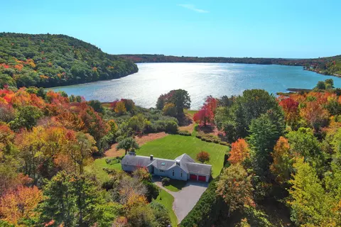 140 Porter St, Rockport, ME 04856