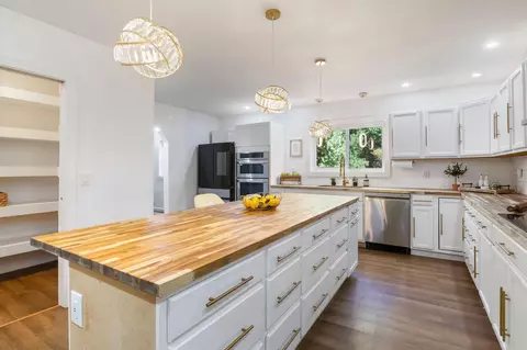 Kitchen - 10 Old Orchard Rd, Gorham, ME 04038 photo 6 of 8