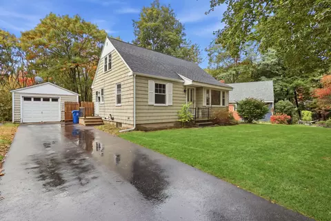 24 Sunset Ln, Portland, ME 04102