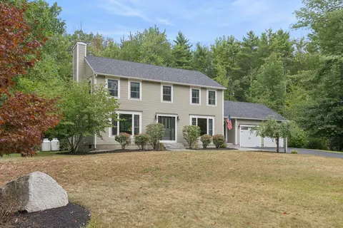 25 Brookside Dr, Falmouth, ME 04105