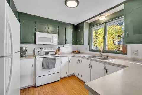 Kitchen - 8 Forbes Ln, Windham, ME 04062 photo 3 of 5