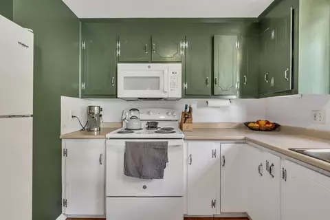 Kitchen - 8 Forbes Ln, Windham, ME 04062 photo 2 of 5