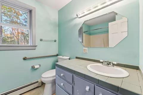 Bath - 70 Glenview Rd, Freeport, ME 04032 photo 2 of 2