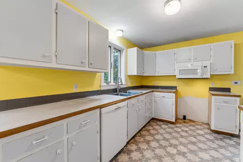 Kitchen - 70 Glenview Rd, Freeport, ME 04032 photo 2 of 3