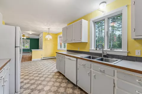 Kitchen - 70 Glenview Rd, Freeport, ME 04032 photo 1 of 3