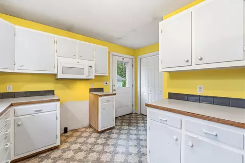 Kitchen - 70 Glenview Rd, Freeport, ME 04032 photo 3 of 3