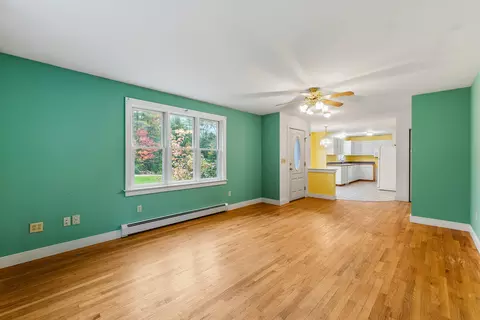 Living - 70 Glenview Rd, Freeport, ME 04032 photo 3 of 4