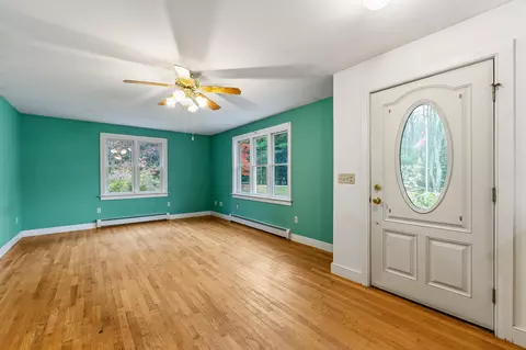 Living - 70 Glenview Rd, Freeport, ME 04032 photo 2 of 4