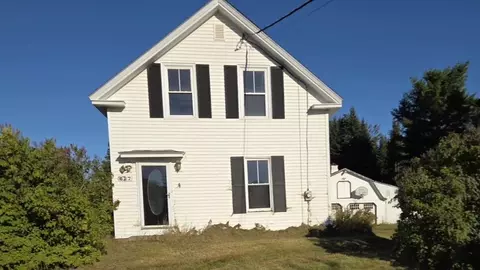 627 Main Rd, Greenbush, ME 04418