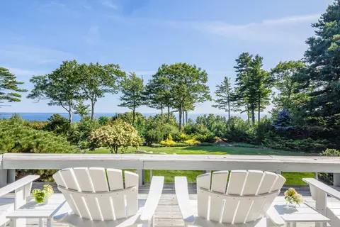 46 S Ridge Dr, Lincolnville, ME 04849