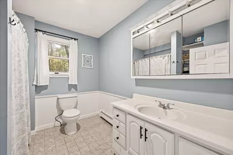 Bath - 6 Holmes Rd, Saco, ME 04072 photo 1 of 2
