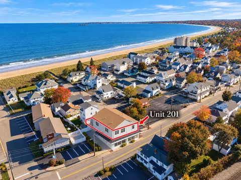 93 W Grand Ave #201, Old Orchard Beach, ME 04064