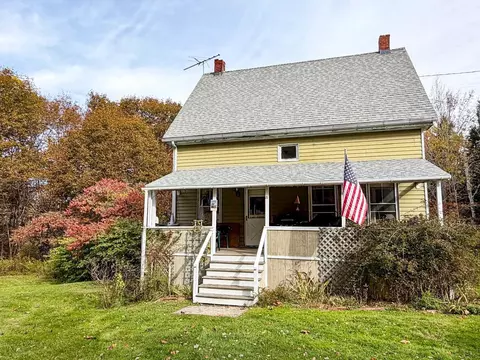 18 Western Landing Rd, Chebeague Island, ME 04017