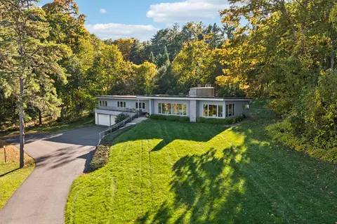 9 Longmeadow Rd, Cumberland, ME 04110
