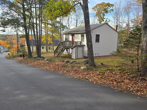 38 Park St, Boothbay Harbor, ME 04538