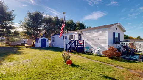 18 Dunlop Ave, Mechanic Falls, ME 04256