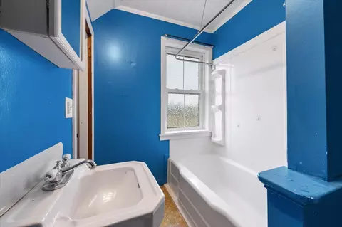 Bath - 988 Fuller Rd, Hermon, ME 04401 photo 2 of 3