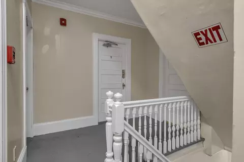 Entry Way - 89 Pine St, Lewiston, ME 04240 photo 6 of 7
