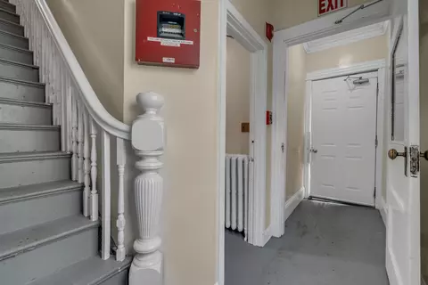 Entry Way - 89 Pine St, Lewiston, ME 04240 photo 4 of 7