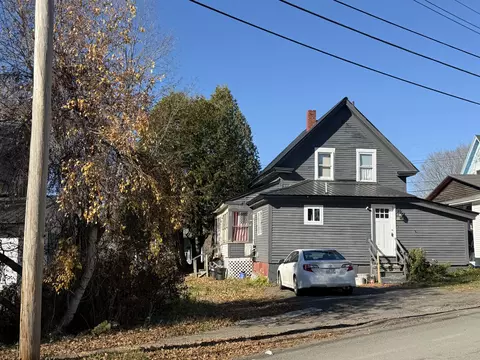 33 Charles St, Houlton, ME 04730