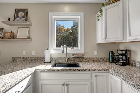 Kitchen - 67 Overlook Rd, Windham, ME 04062 photo 3 of 4
