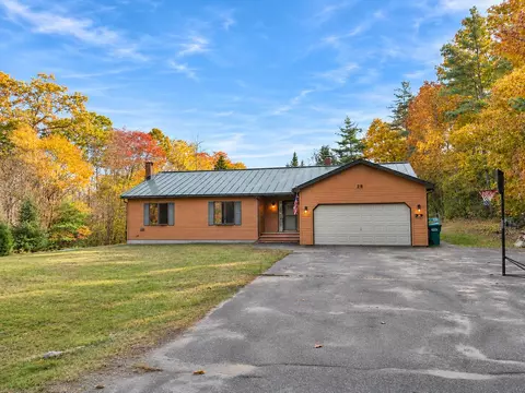 28 Chickadee Dr, Auburn, ME 04210