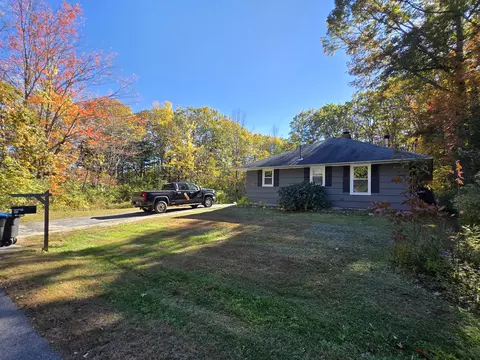 11 Pine Rd, Falmouth, ME 04105