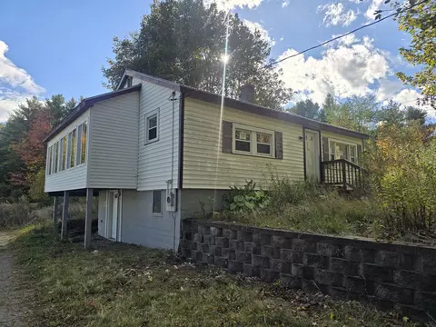 566 Eastern Ave, Augusta, ME 04330