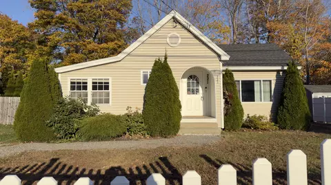 221 North St, Saco, ME 04072