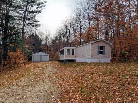 31 Valley Rd, Dixfield, ME 04224