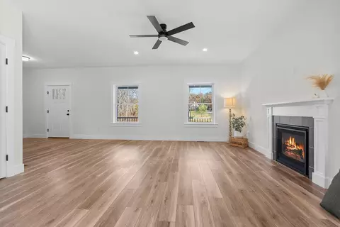Living - 234 Me-236, Berwick, ME 03901 photo 3 of 4