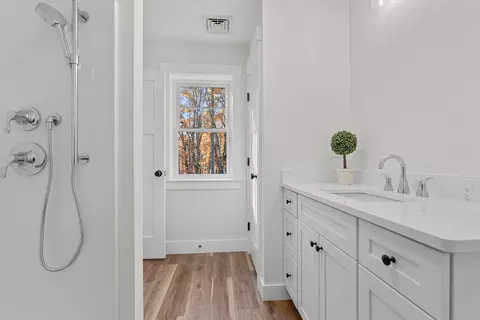 Entry Way - 234 Me-236, Berwick, ME 03901 photo 4 of 5