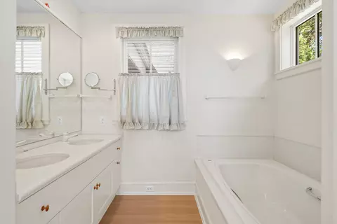 Bath - 12 Highview Rd, Freeport, ME 04032 photo 1 of 2