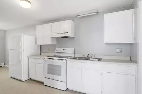 Kitchen - 229 Sewall St, Augusta, ME 04330 photo 4 of 5